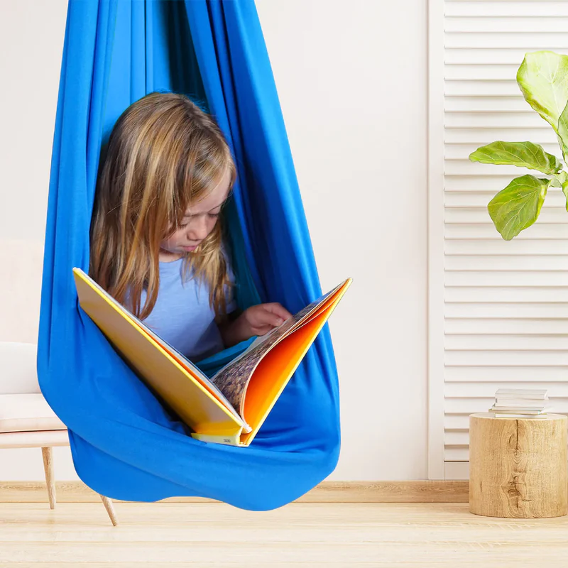 SmartPlayground Therapieschaukel in Blau - Kind schaukelt entspannt
